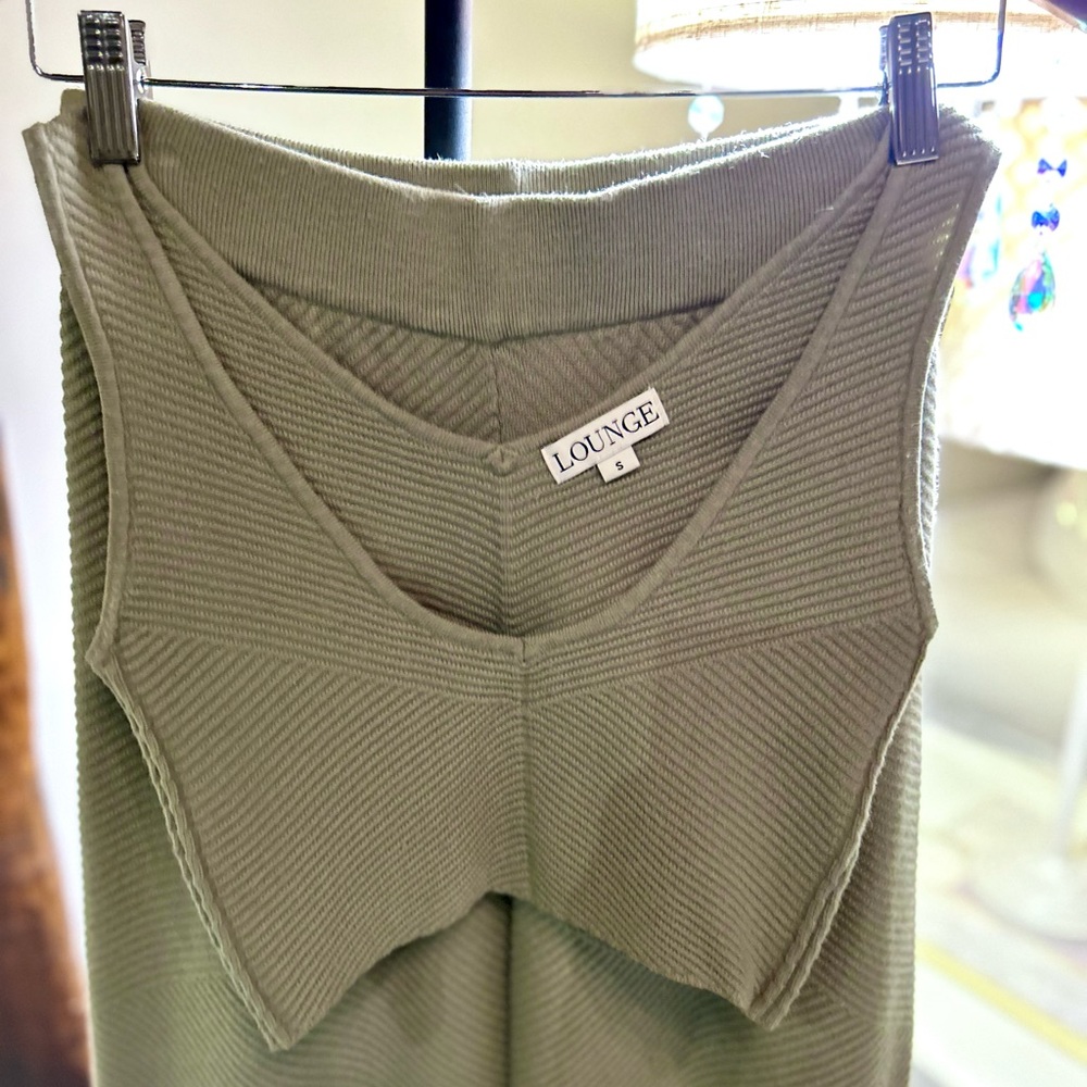 “Lounge” Brand Crop Tank & Pants Set!